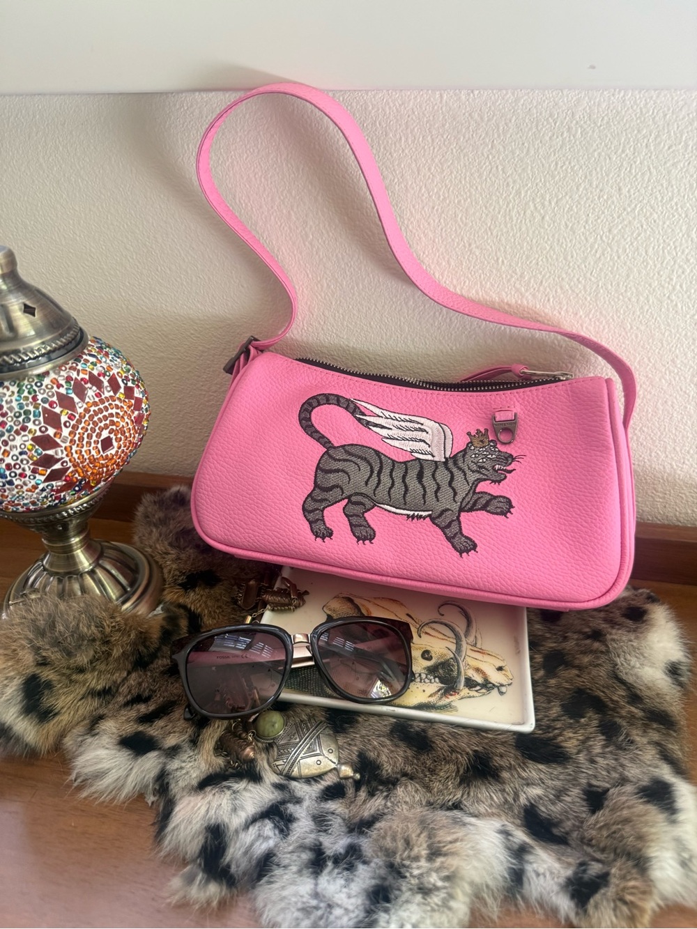 Min & Mon Rare pink leather shoulder bag embroidered tiger